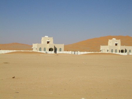 38 Einsame Häuser in der Wüste